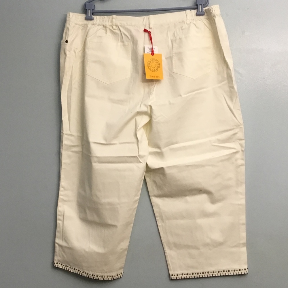 Ruby Rd. Women's Cropped Cream Jeans - Picture 2 of 16
